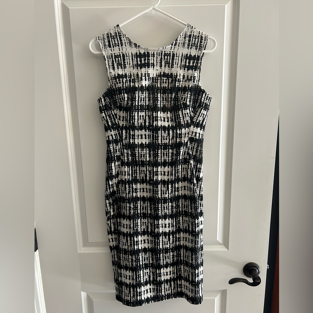 Donna Karan fitted sheath dress size 4
